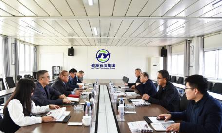 農高區黨工委委員、管委會副主任曹永湖到俊源石油走訪